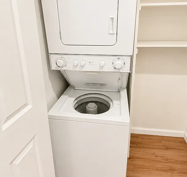 Hartford Square Apartments — Photo 18
