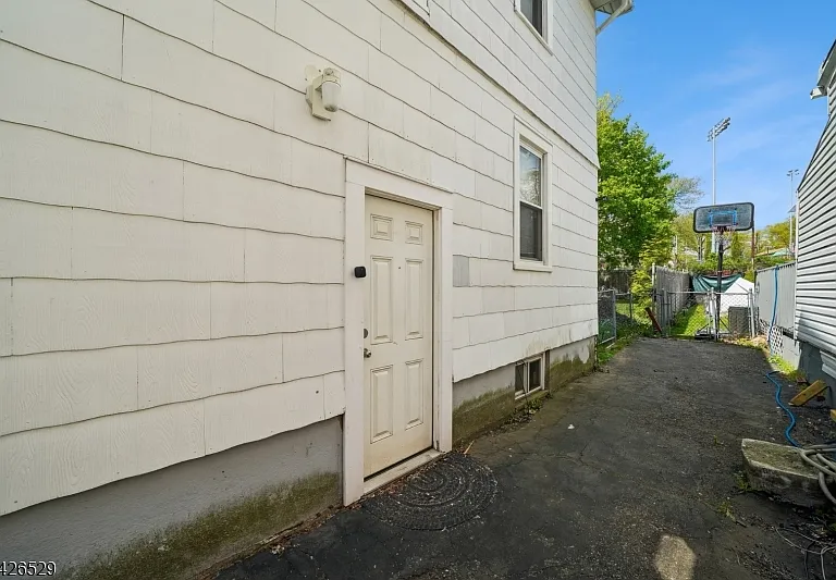 133 Franklin Ave — Photo 11