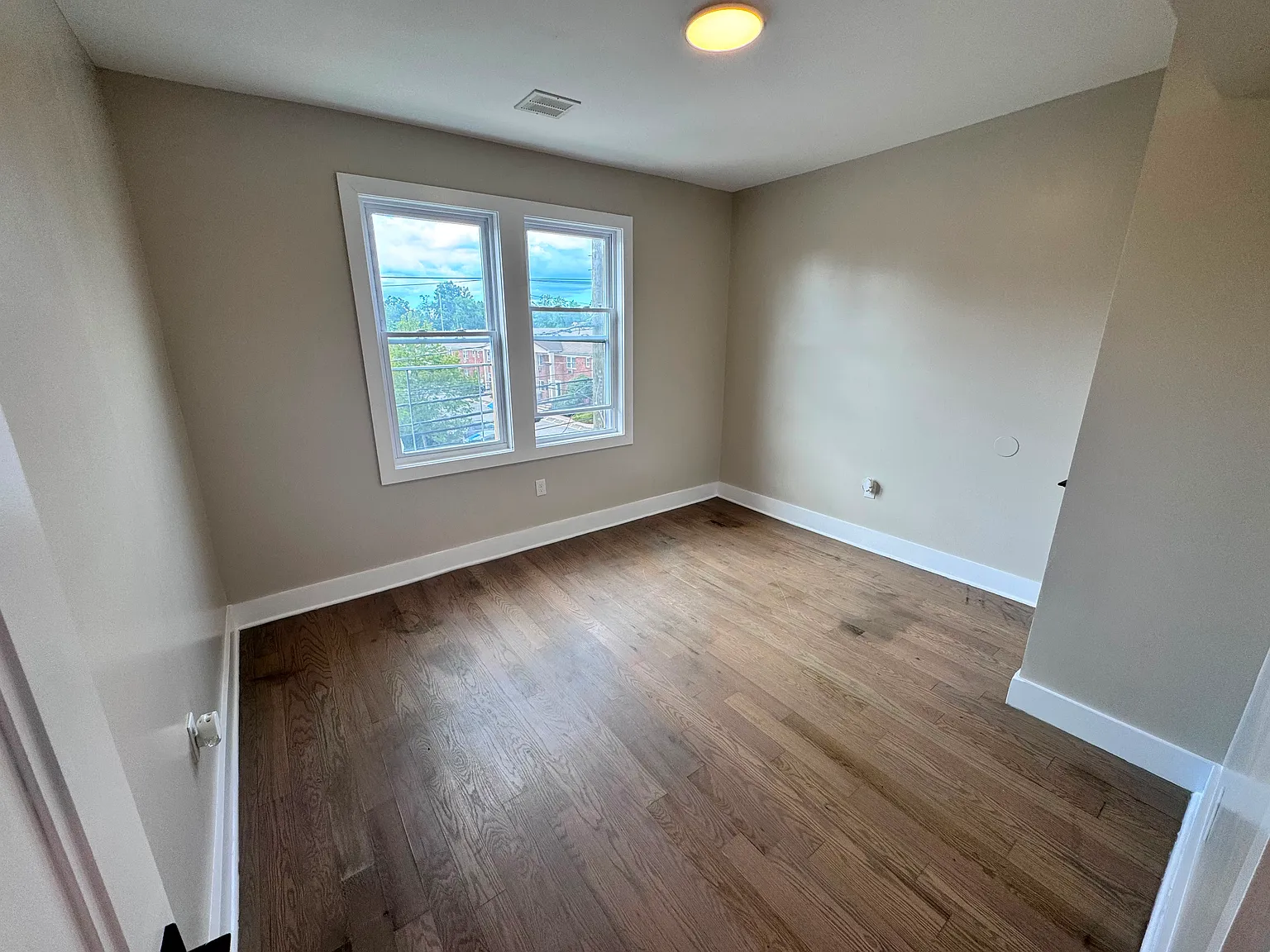 490 Rahway Ave — Photo 2