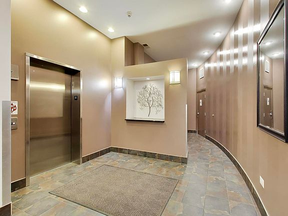 3rd image of 2555 W Leland Ave APT 305