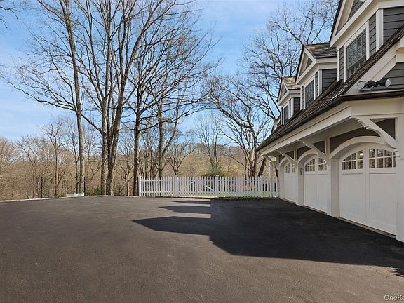 4th image of 9 Deer Creek Lane
