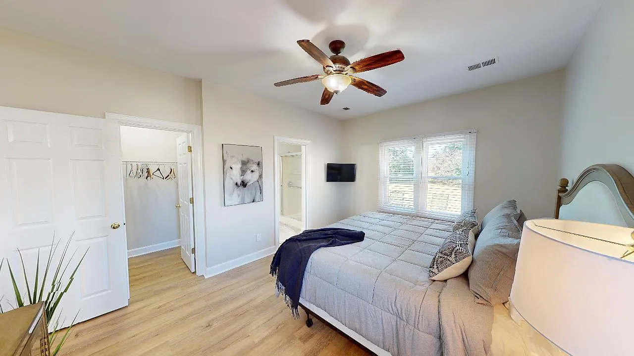 3 bed, 2.0 bath, 1471 sqft, $3,000 — Photo 3