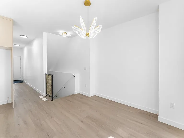 115 Blenheim Ave — Photo 9