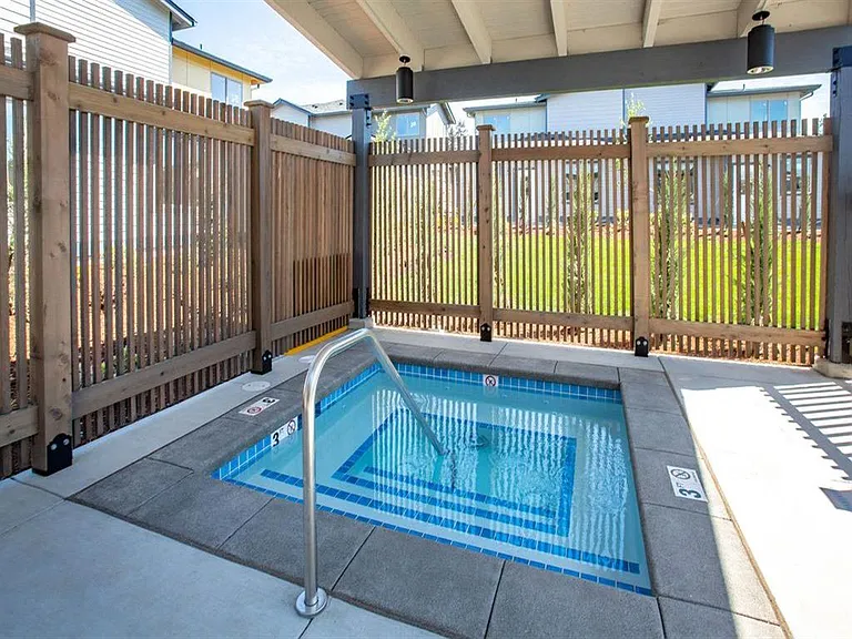 Sawyer Trail Apartments & Townhomes — Photo 6