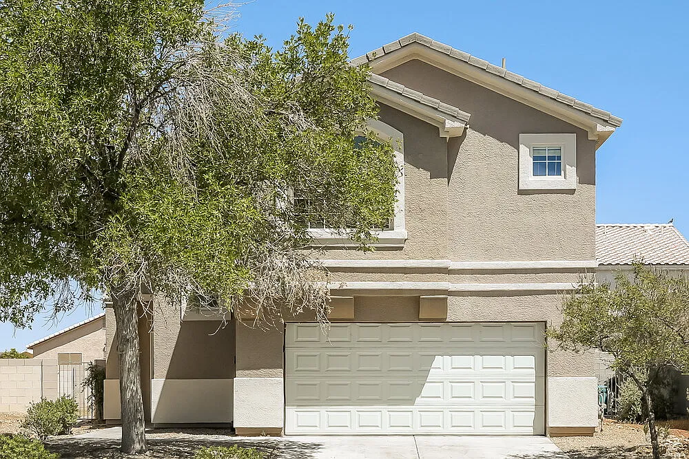 4 bed, 2.5 bath, 2090 sqft, $2,285 — Photo 1