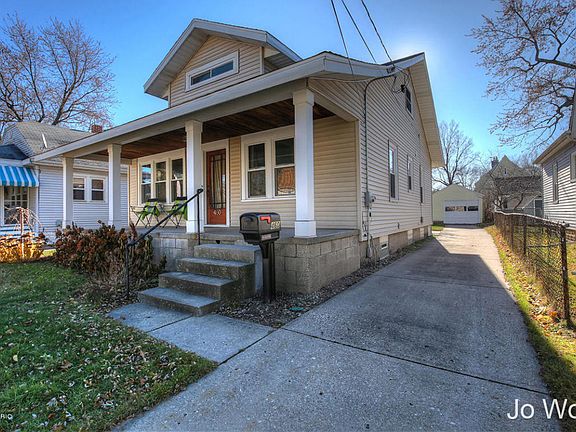 3rd image of 460 Graceland St NE