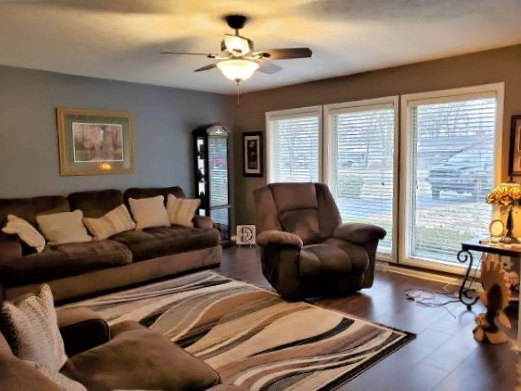 1111 E Northwood Dr photo 1