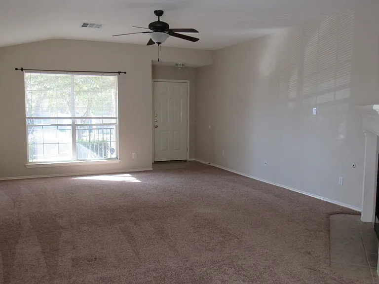11124 Crazy Well Dr — Photo 3