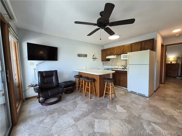 1442 Nichols Rd #H302, Osage Beach, MO 65065