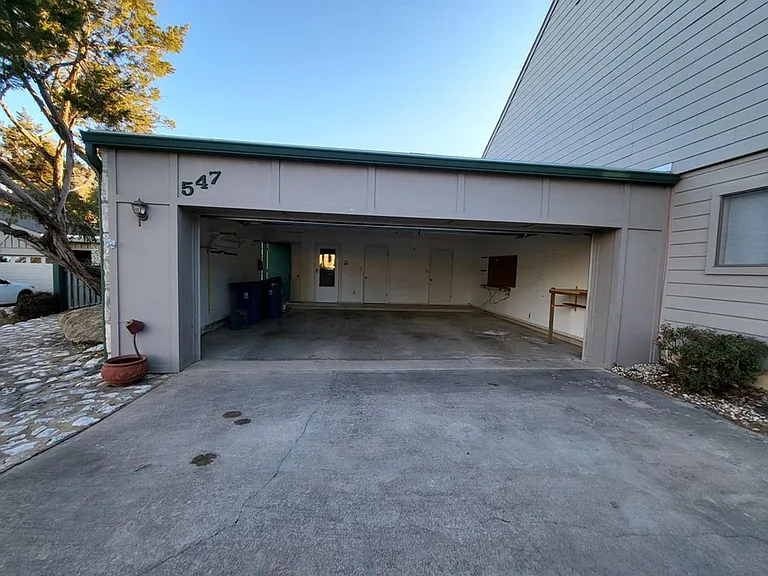 547 Fairway Dr — Photo 3