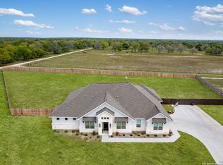 125 Ranchers Way, Floresville, TX 78114