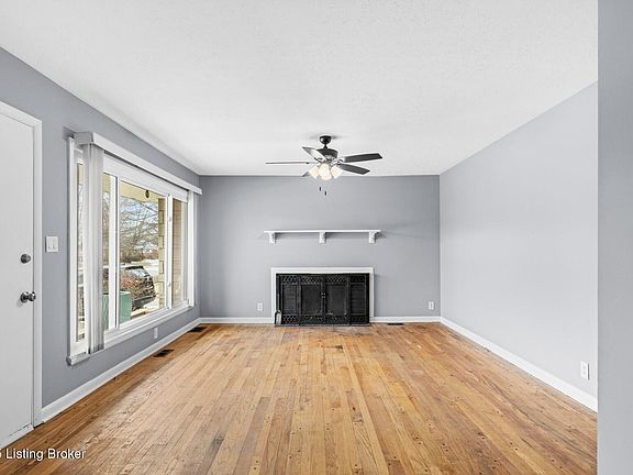 3rd image of 3737 Rosemont Blvd