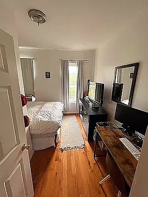 4th image of 264 E 2nd St #38