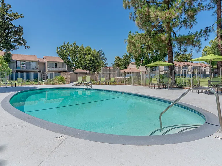 Sierra Vista Apartments — Photo 19