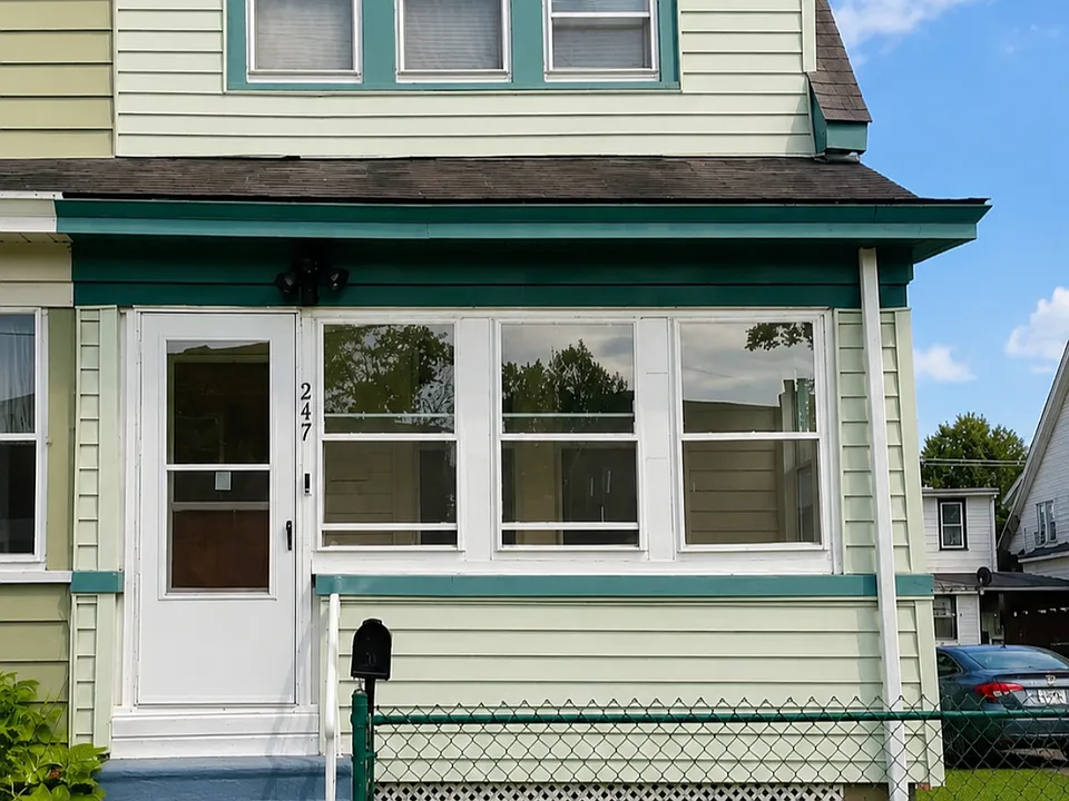 247 Hobart Ave