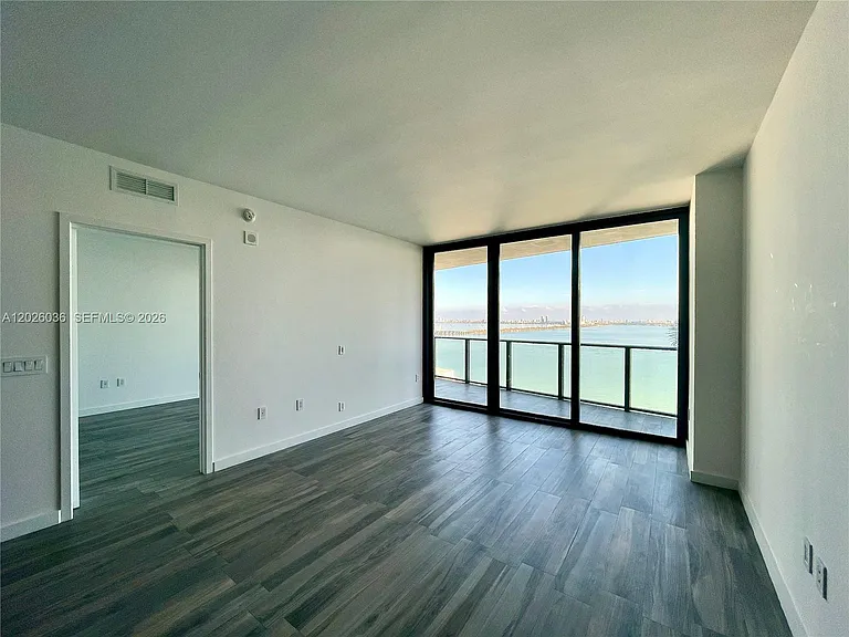 460 NE 28th St #2005 — Photo 10
