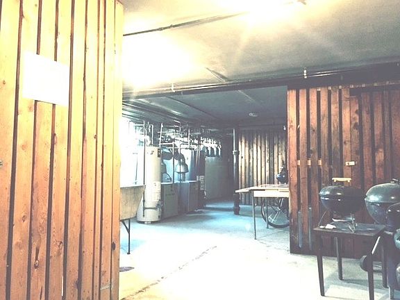 4th image of 7410 N Hoyne Ave