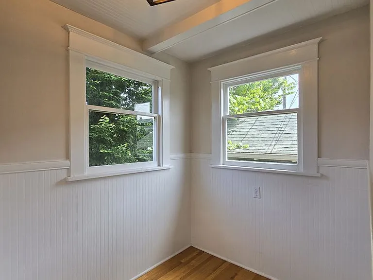 1631 Oakes Ave — Photo 6