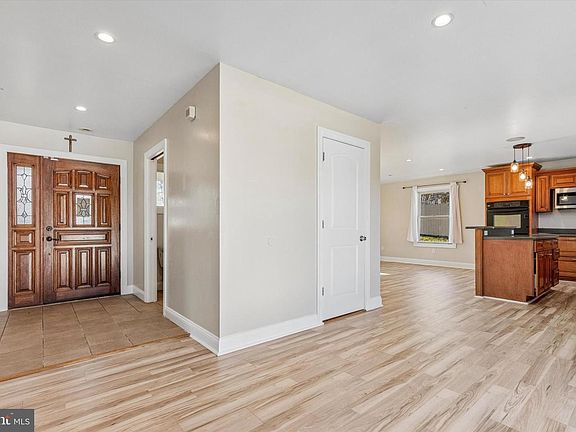 3rd image of 4358 Spruce Ave