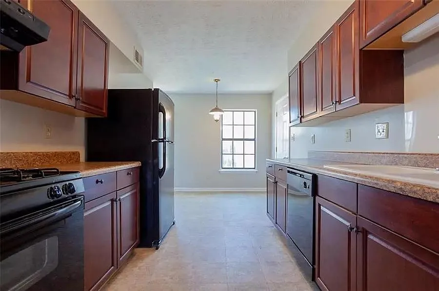 2637 Lantern Ln — Photo 4