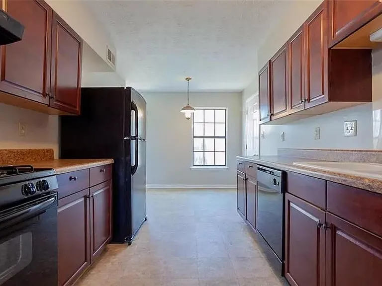 2637 Lantern Ln — Photo 4