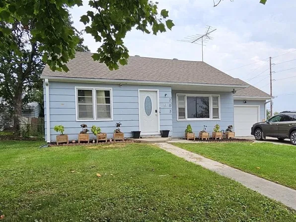 203 E Main St, Savannah, MO 64485