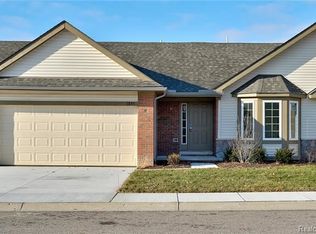 1885 N Kenwyck Dr, Ypsilanti, MI 48198