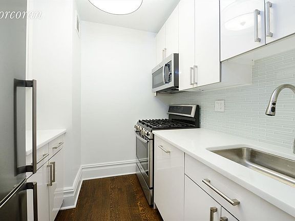 5th image of 211 E 46th St #10D