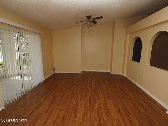 2nd image of 1238 White Oak Cir