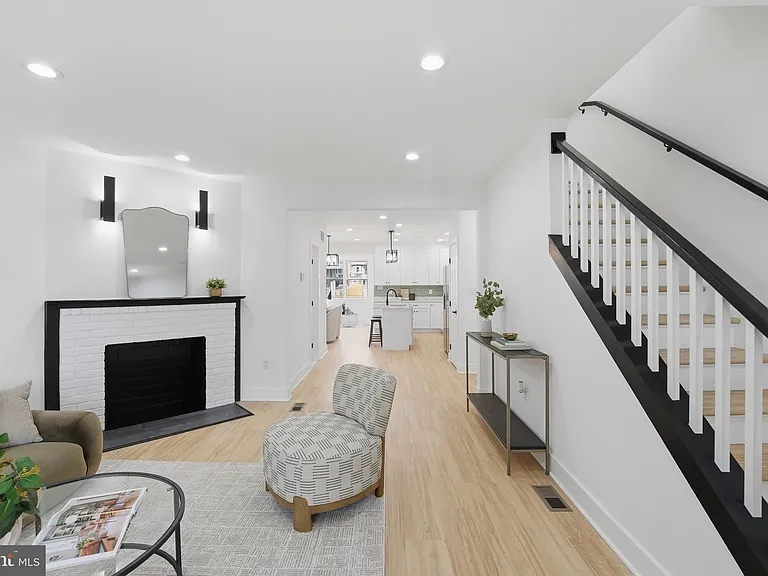 129 Hamilton St NW — Photo 4