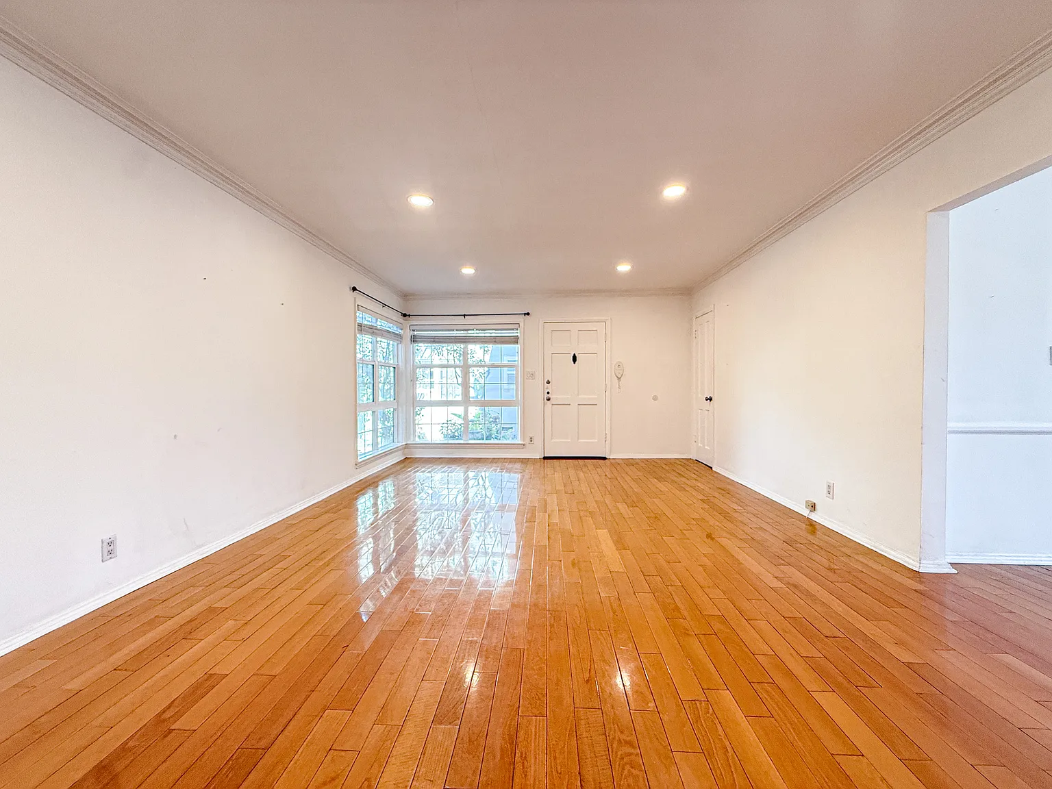 1 bed, 950 sqft, $2,695 — Photo 3