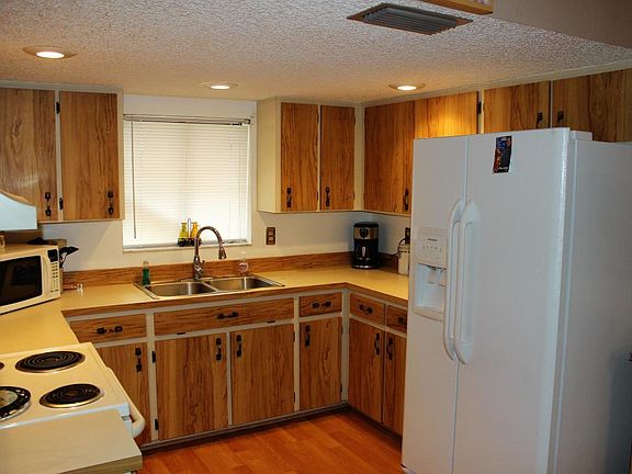 3rd image of 5830 Westport Dr