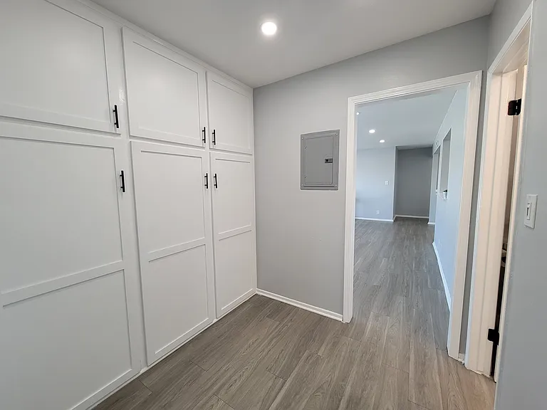 Marquis Apartments — Photo 39