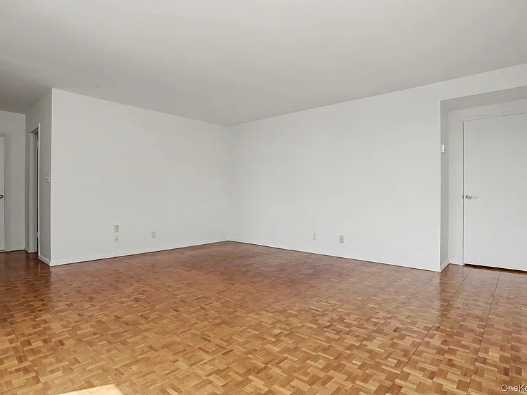 18 Shady Glen Ct #403 — Photo 12