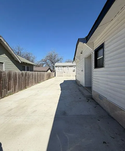 2427 W Southcross Blvd #1 — Photo 15