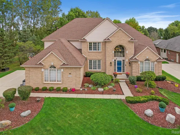 57130 Willow Ridge Blvd, Washington, MI 48094