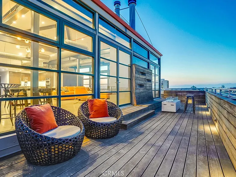 100 W 5th St #Penthouse 9B — Photo 2