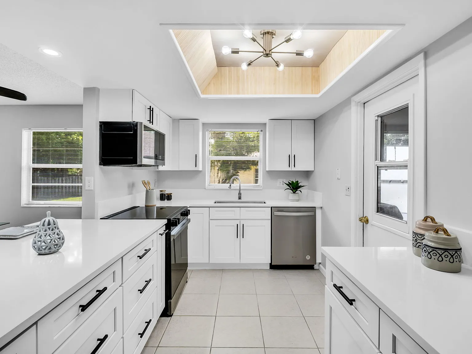 2 bed, 1289 sqft, $2,200 — Photo 4