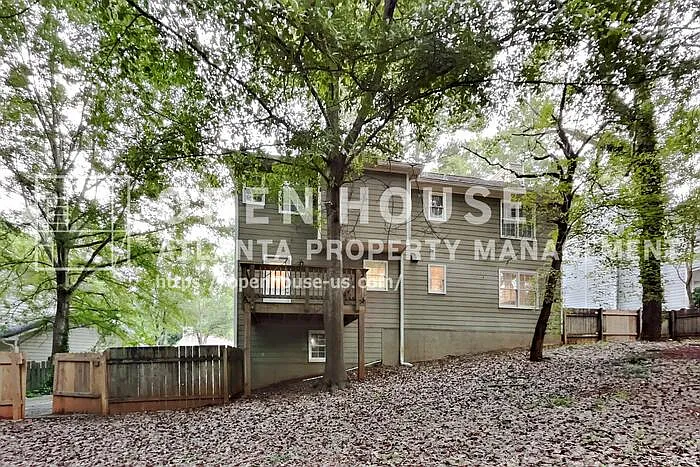 2052 Sumter Ct — Photo 23