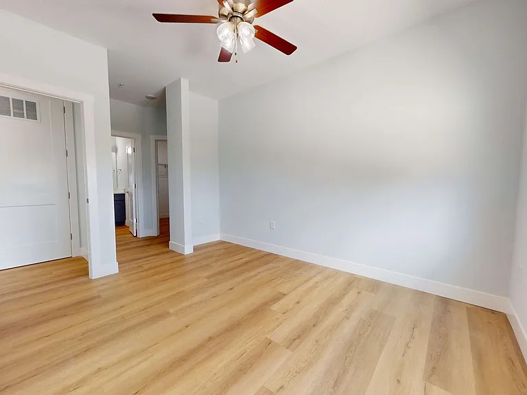 2414 N Neil St — Photo 8