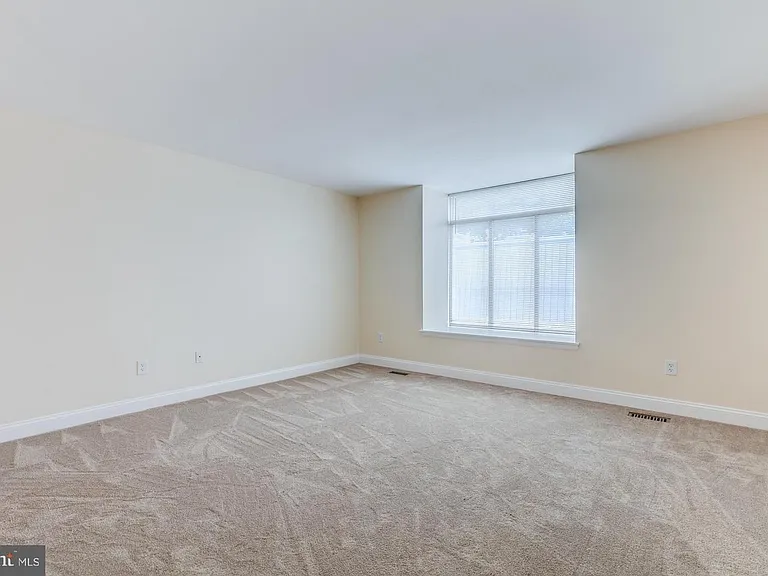 1619 S Hayes St — Photo 16