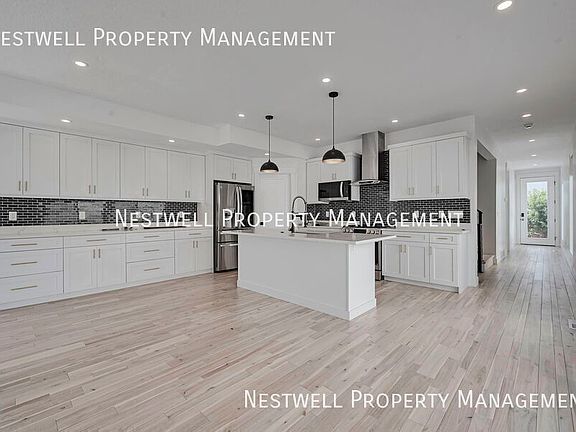 4th image of 426 E Redondo Ave