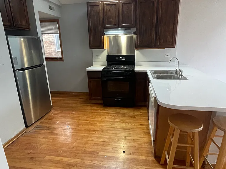 2431 W Lexington St — Photo 4