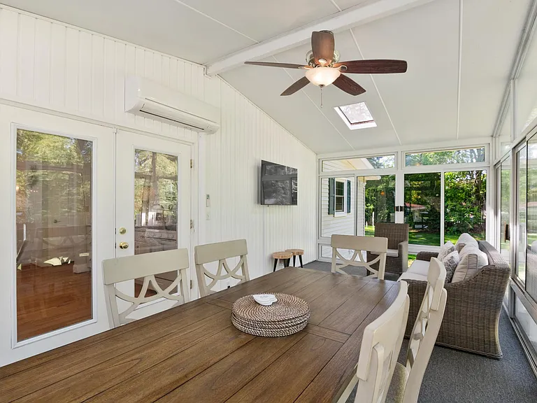 10 London Ct — Photo 5