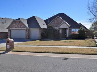 2924 SE 26th St, Moore, OK 73160
