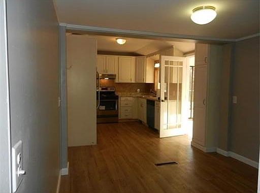 2nd image of 4 Jeanine St
