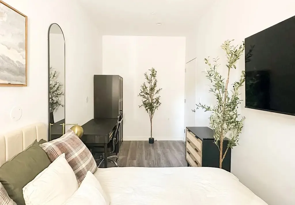 5 bed, 4.0 bath, 1200 sqft, $1,390 — Photo 4