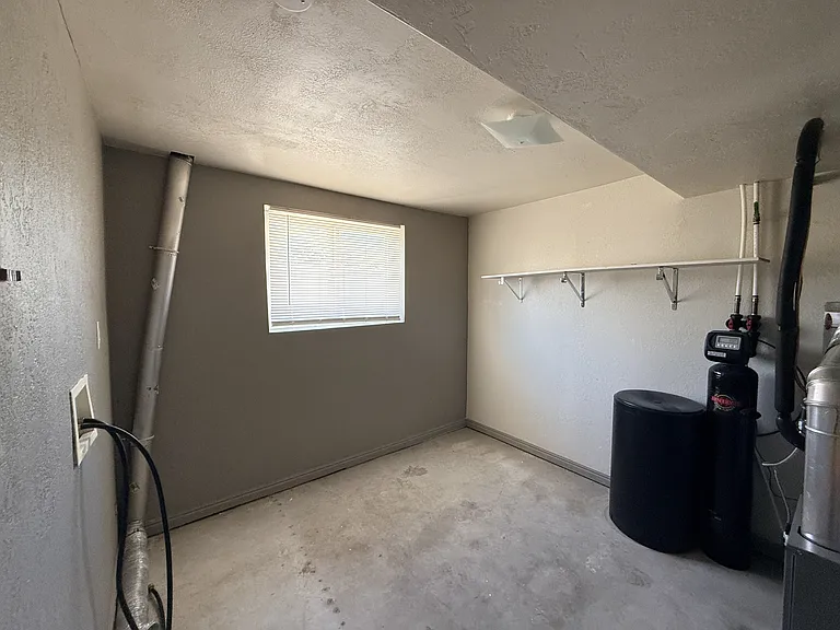 1247 N 700 W — Photo 24