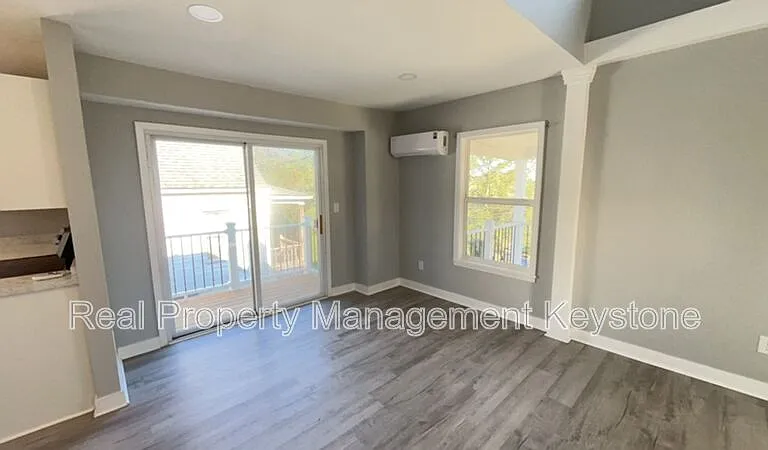 1122 Stock St — Photo 4