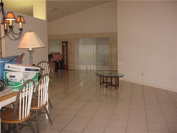3rd image of 180 Citrus Ave